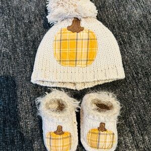 Cream and Yellow Knitted Beanie Hat and Booties 🧡💛🤍